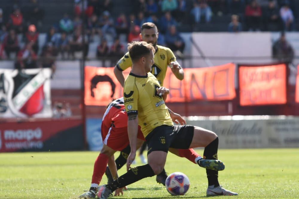 El "Super Depor" igualó 2-2 con Deportivo Madryn por la 31° fecha de la Primera Nacional. / Mariana Villa (Los Andes).