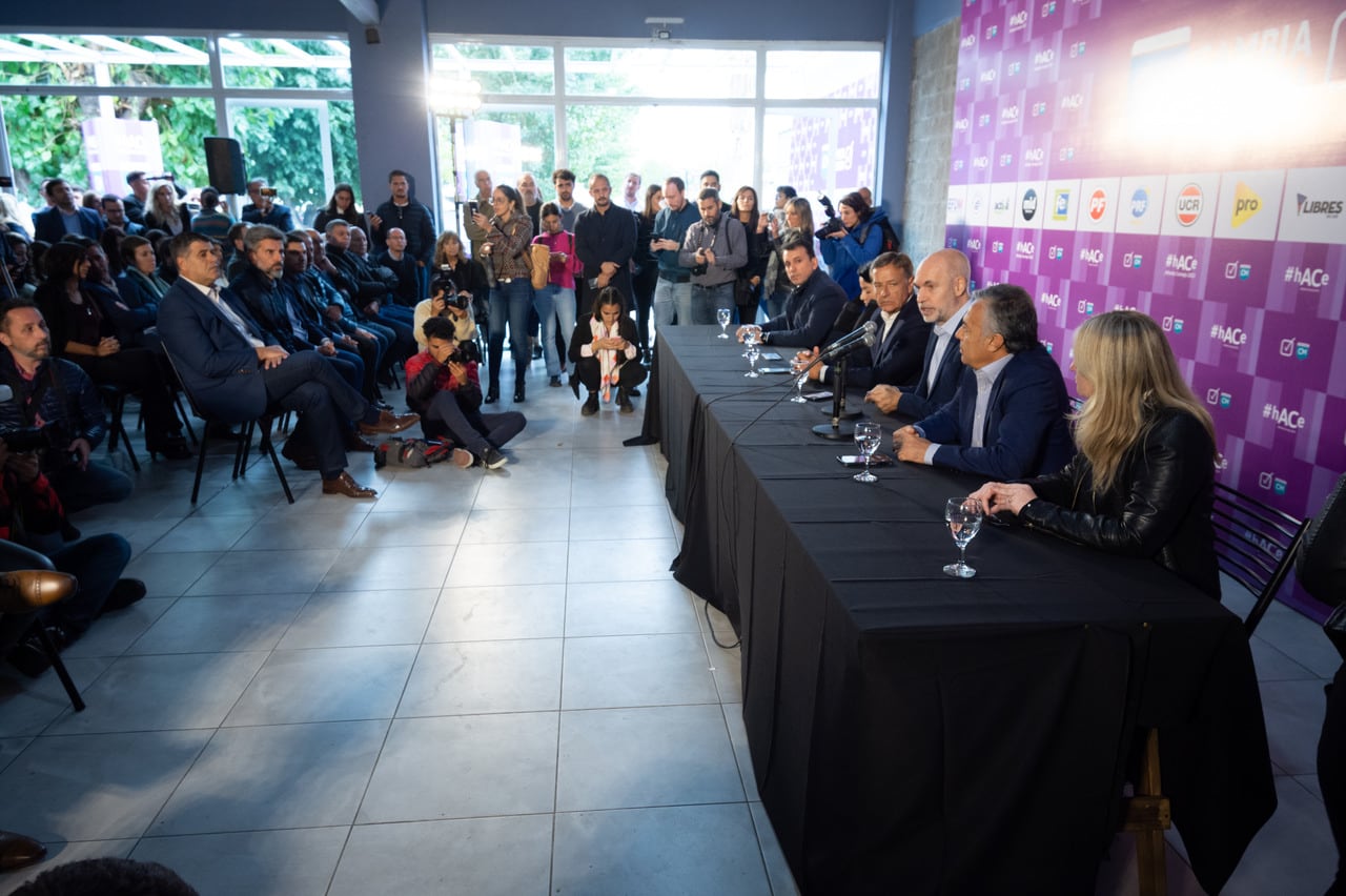 Rodolfo Suárez, Horacio Rodríguez Larreta y Alfredo Cornejo presentaron el Frente Cambia Mendoza en el Club Andes Talleres. 
 
Foto: Ignacio Blanco / Los Andes 