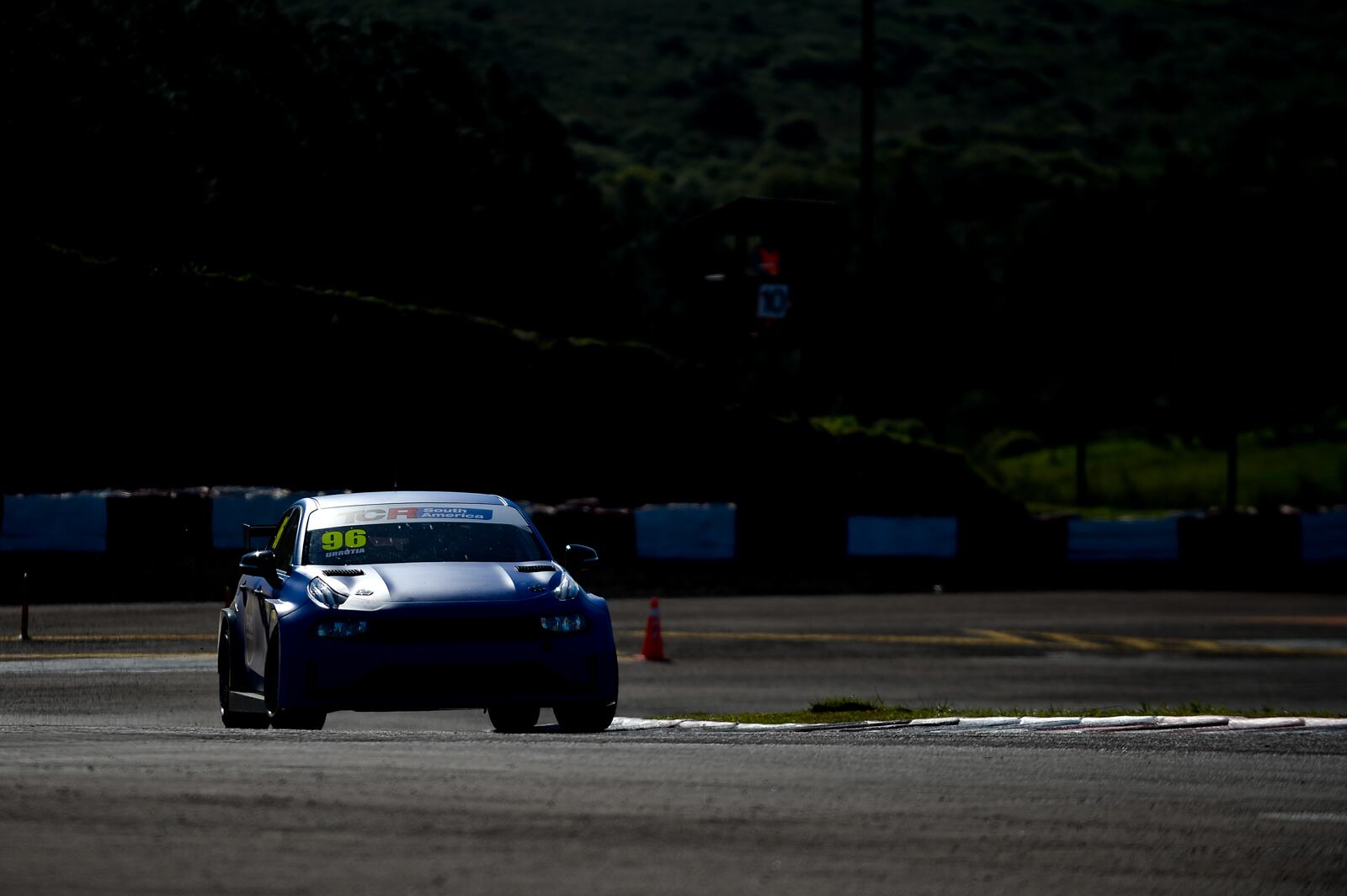 Oriola ganó la primera carrera del TCR South America en Rivera