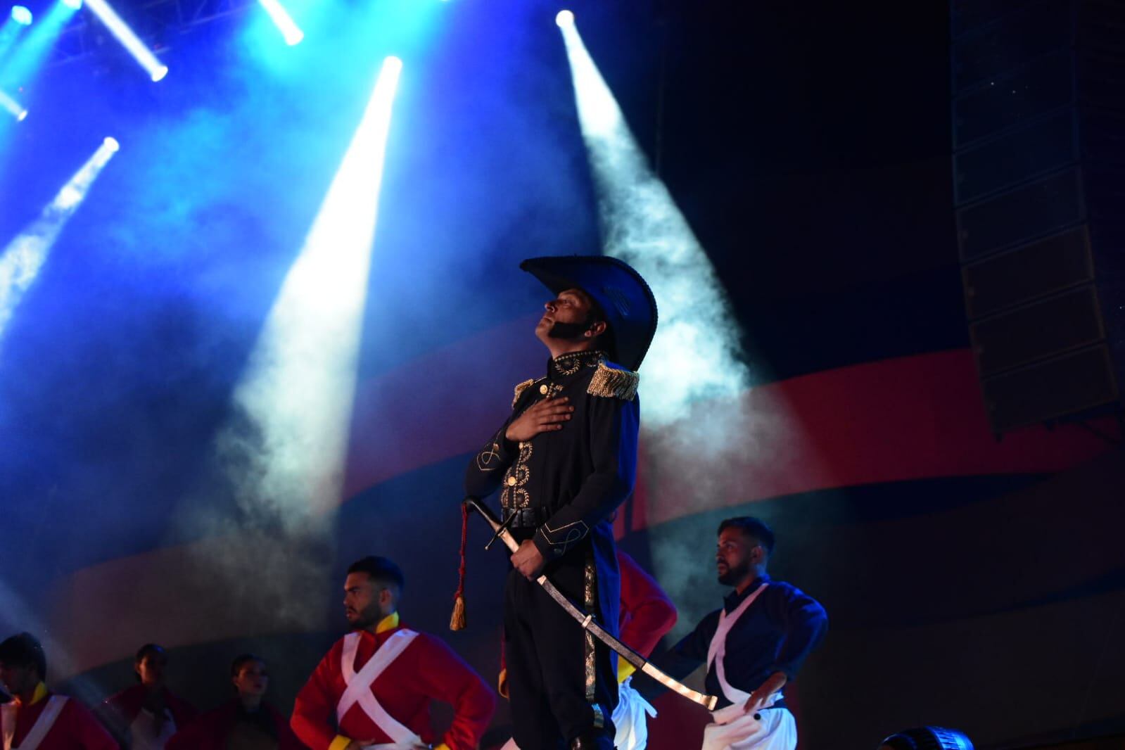 La celebración de Las Heras se llamó “Racimo de héroes” e hizo un homenaje a su historia y sus trabajadores en el escenario. Foto: Mariana Villa / Los Andes