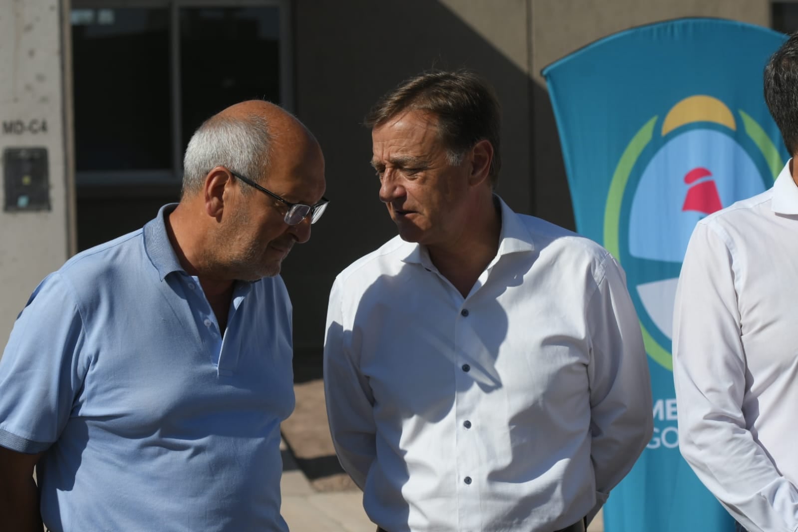 Rodolfo Suárez y Marcelino Iglesias encabezaron una entrega de viviendas en Guaymallén. Foto: Ignacio Blanco / Los Andes