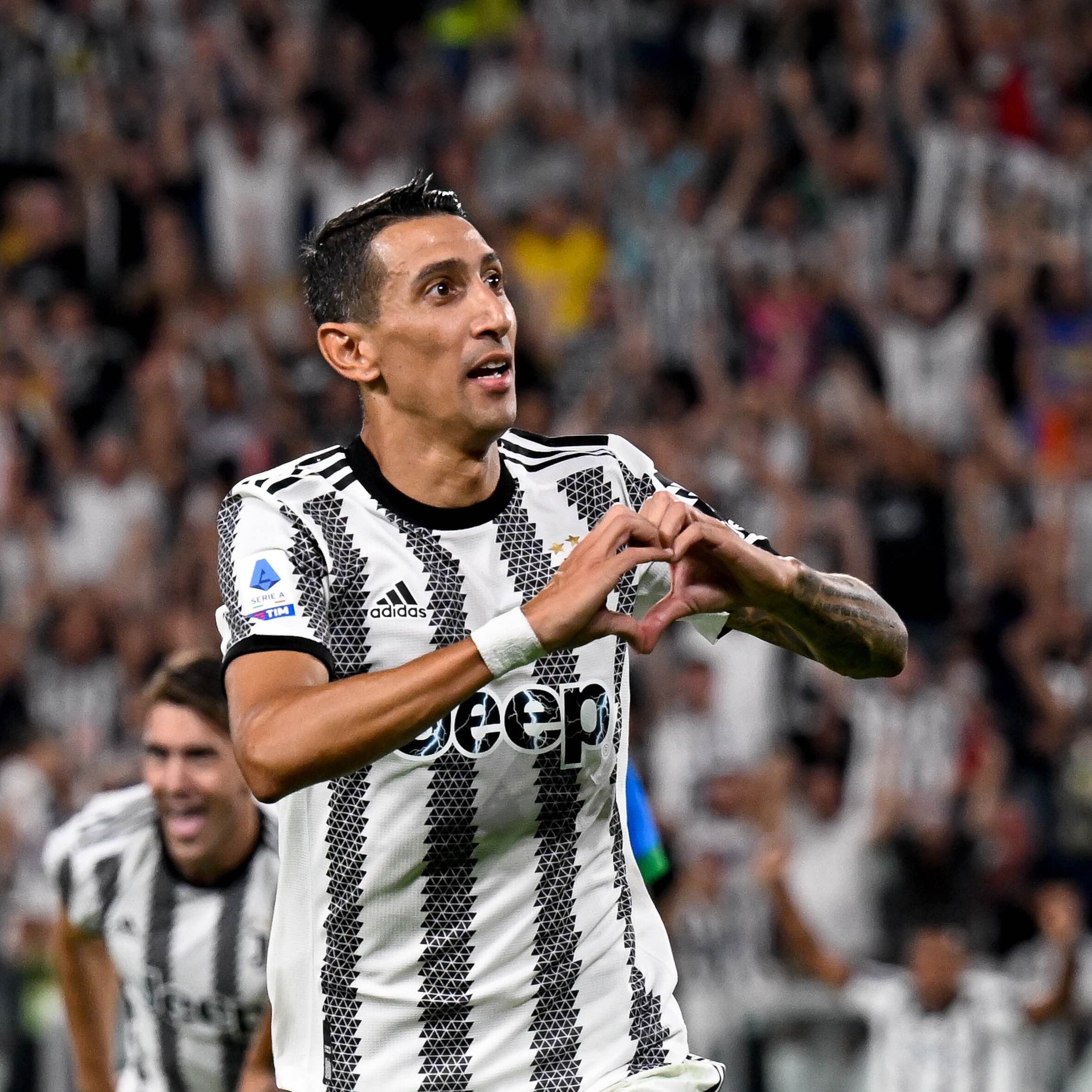 Ángel Di María debutó de manera oficial en la Juventus y marcó un gol, festejado con el corazón. (@juventusfces)