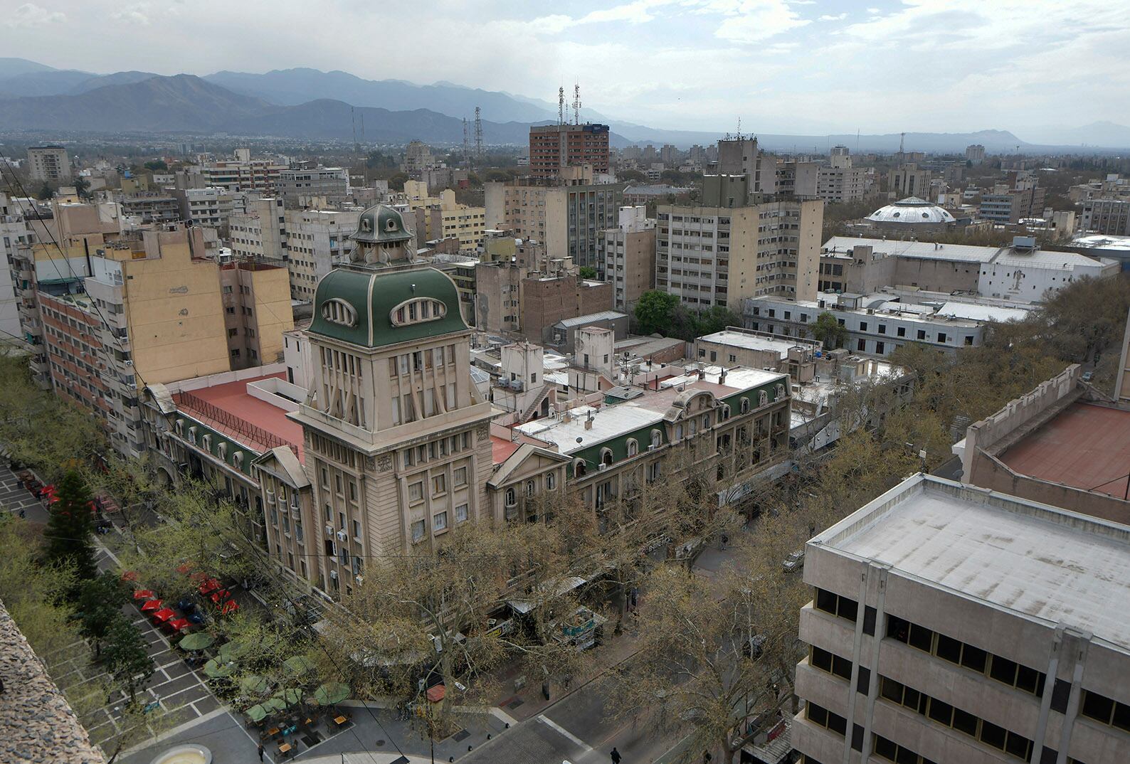 Sobre el final de la jornada, algunas nubes fueron poblando lentamente la ciudad.
Foto: Orlando Pelichotti