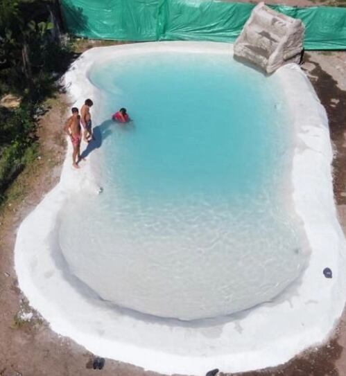 Francisco Benítez, su nuevo piscina