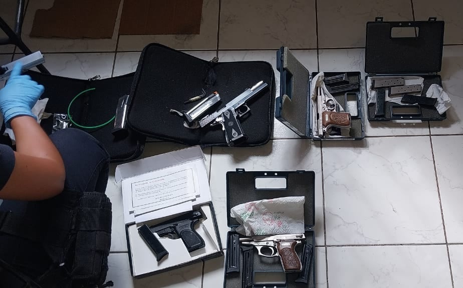 Secuestraron un arsenal en Godoy Cruz. | Foto: Ministerio de Seguridad y Justicia