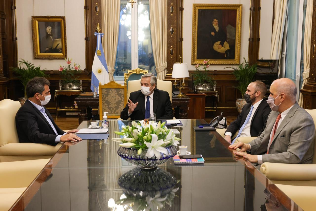 Alberto Fernández junto a Sergio Massa, Martín Guzmán y Raúl Rigo. 