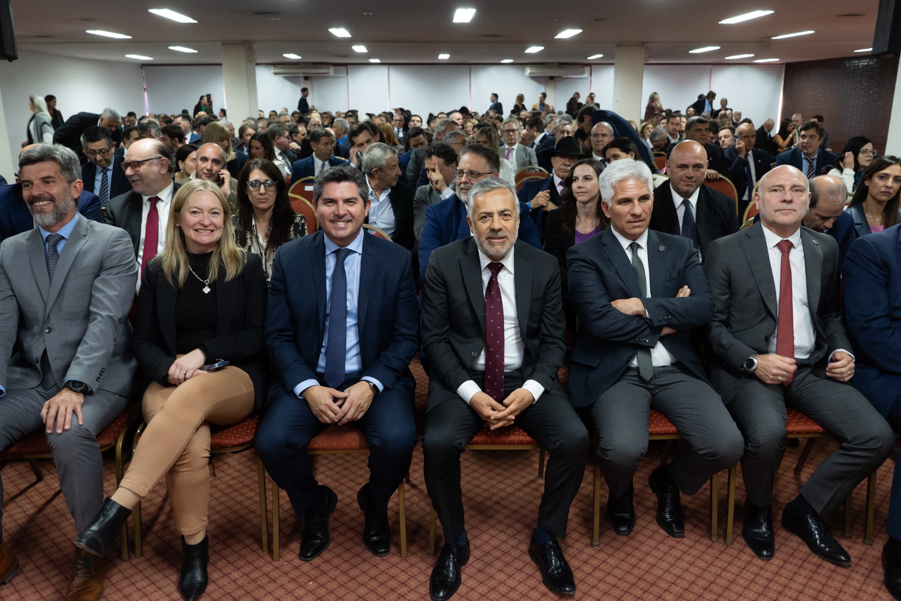 El gobernador Alfredo Cornejo junto a sus pares de San Juan, Marcelo Orrego y de San Luis, Claudio Poggi. Foto: Prensa Gobierno de Mendoza.