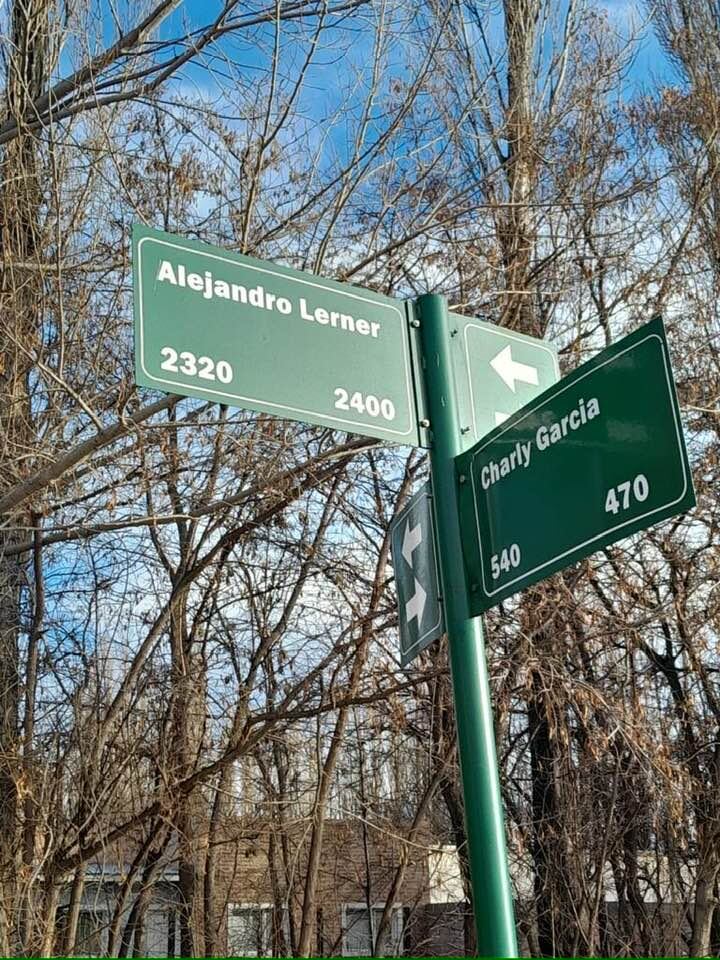 Alejandro Lerner mostró la calle que lo relaciona con Charly.