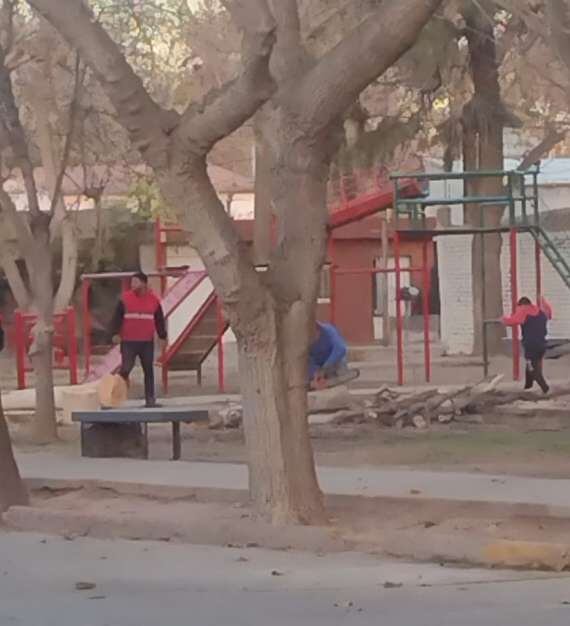 El miércoles por la mañana realizaron refacciones en la plaza. Foto: gentileza