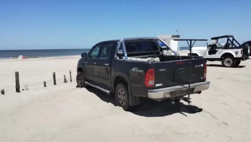 Analizan objetos hallados en la playa para determinar si son de los 2 kayakistas desaparecidos en el mar. Foto; Gentileza