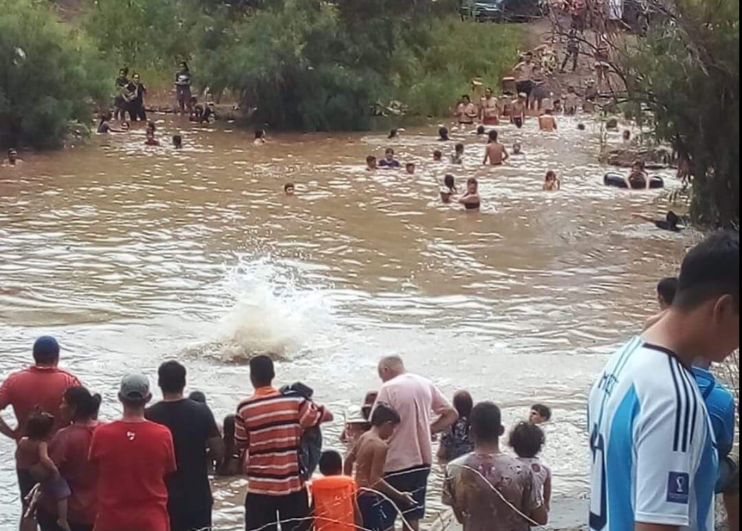 Y un día volvió el agua: el caudal récord en el Río Mendoza llevó el agua a zonas de Lavalle secas desde hacía 15 años. Foto: Gentileza Juan Martoni Nievas