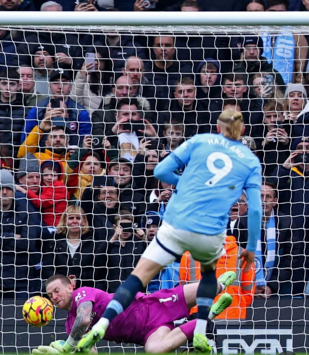 Erling Haaland, el goleardor de los ciudadanos, falló frente Jordan Pickford y,  el partido terminó igualado.