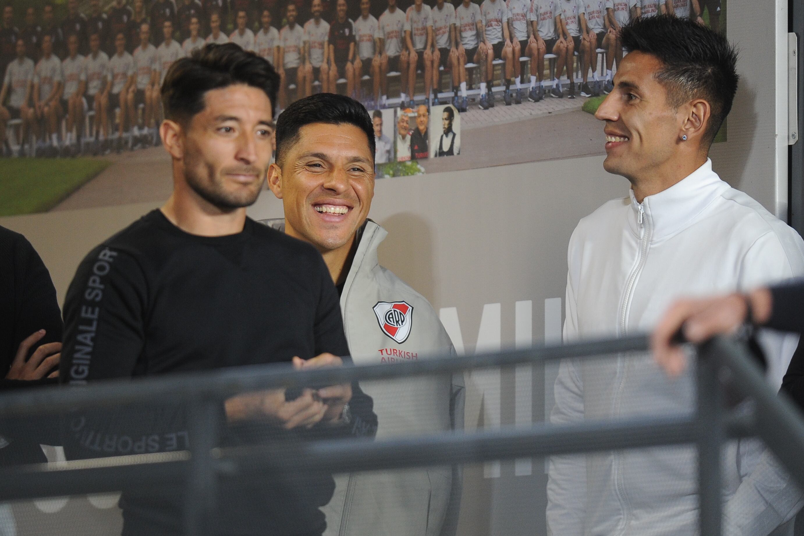 Casco, Enzo Pérez y Fabrizio Angileri lo vivieron desde afuera. Foto Clarín