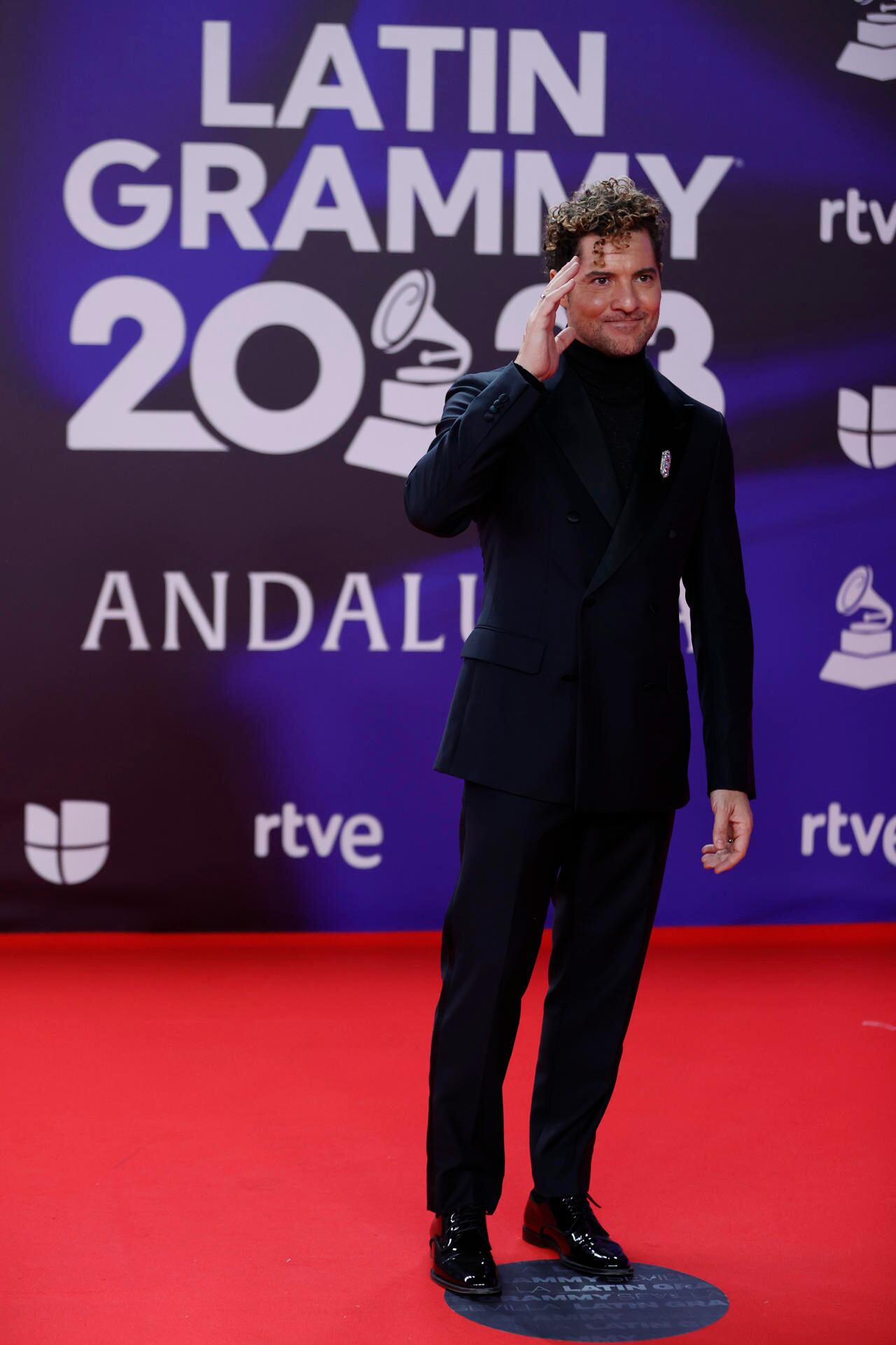 SEVILLA. 16/11/2023.- David Bisbal, posa para los fotógrafos en la alfombra roja de la gala anual de los Latin Grammy, este jueves en Sevilla. EFE/Jorge Zapata