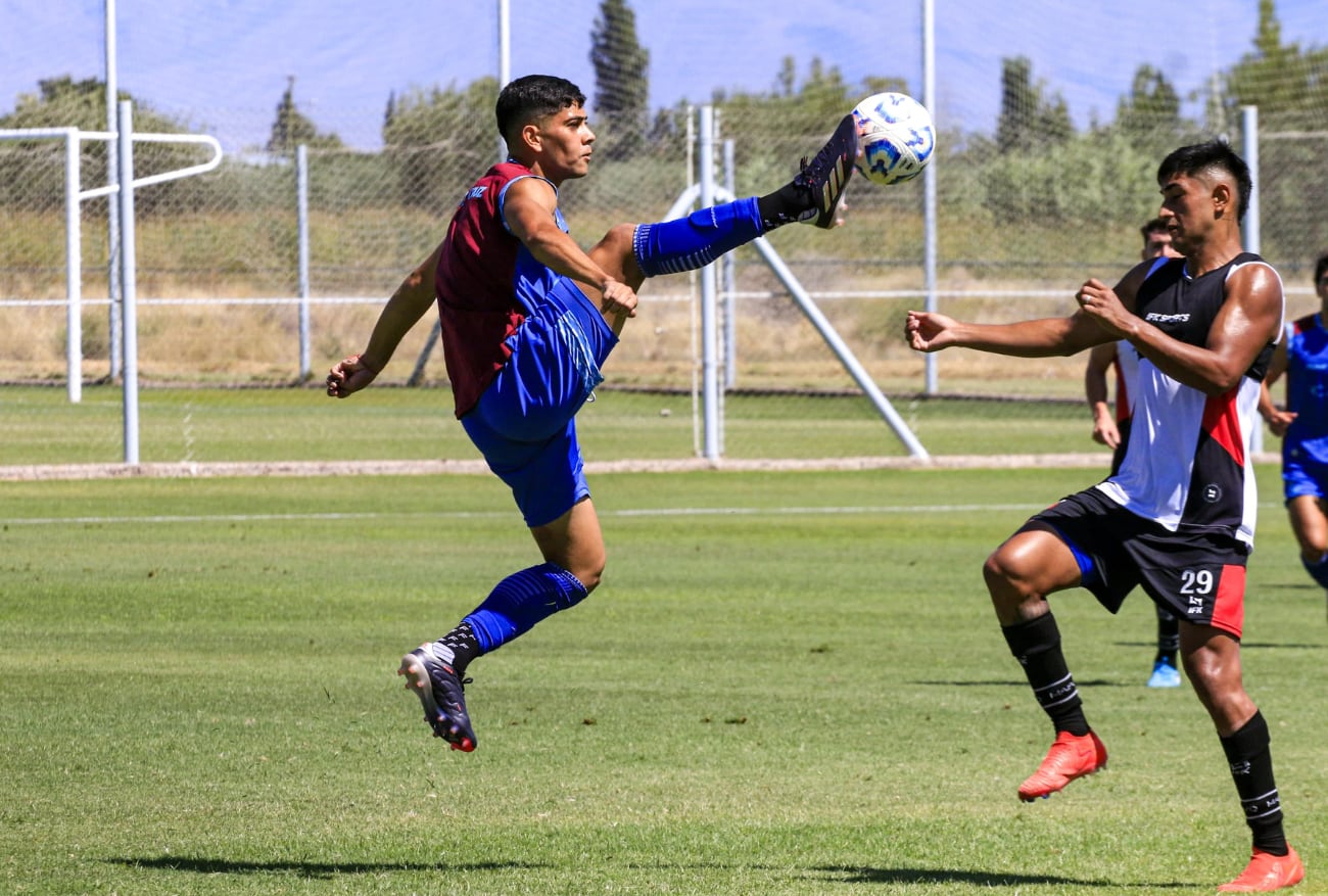 El único gol de la mañana lo convirtió Abrego de tiro libre/Foto: Godoy Cruz