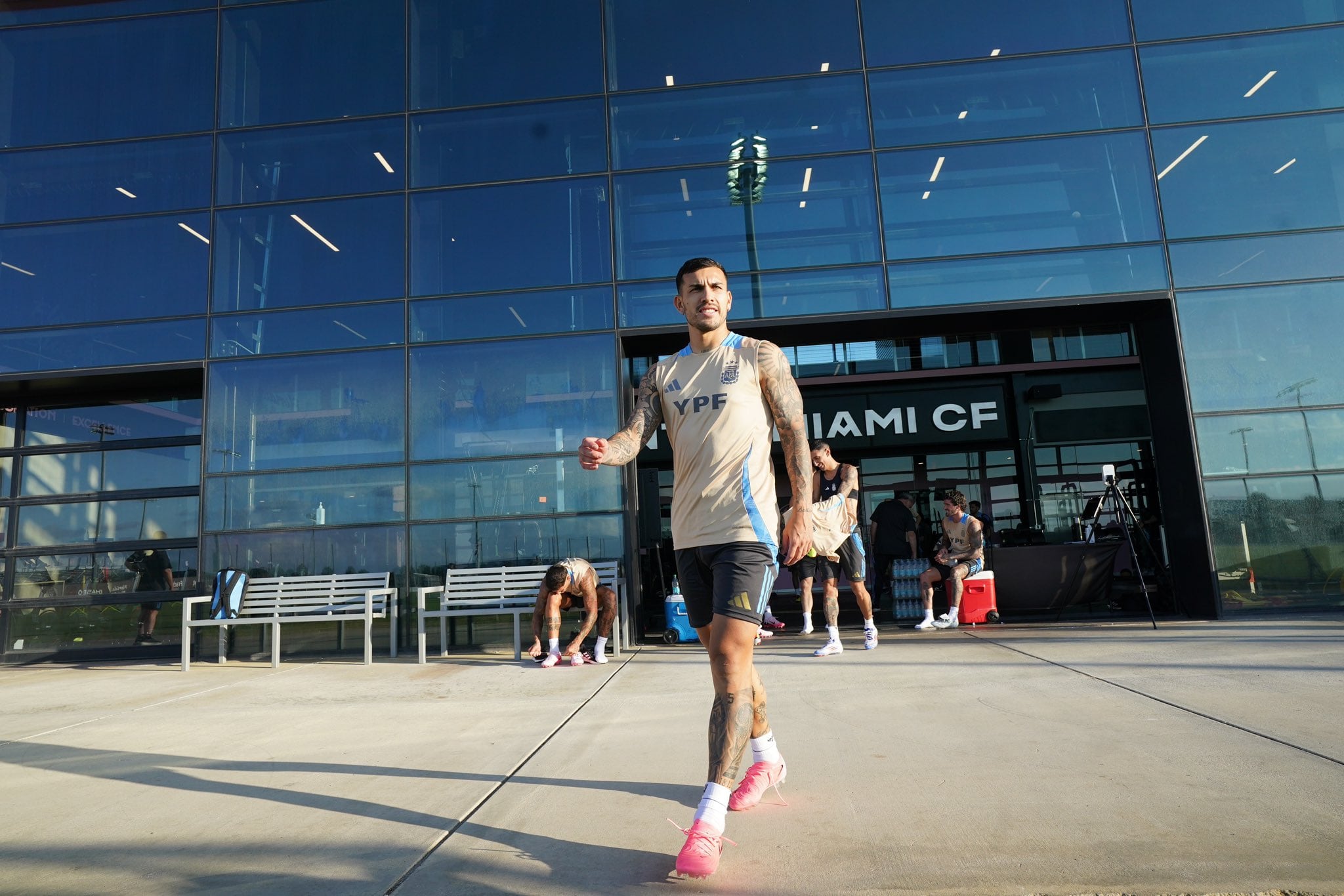 Leandro Paredes en la práctica de la selección en Miami. (Prensa Argentina)