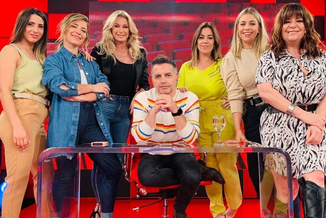 Ángel de Brito y el panel completo antes de la partida de Maite Peñoñori (Intagram).