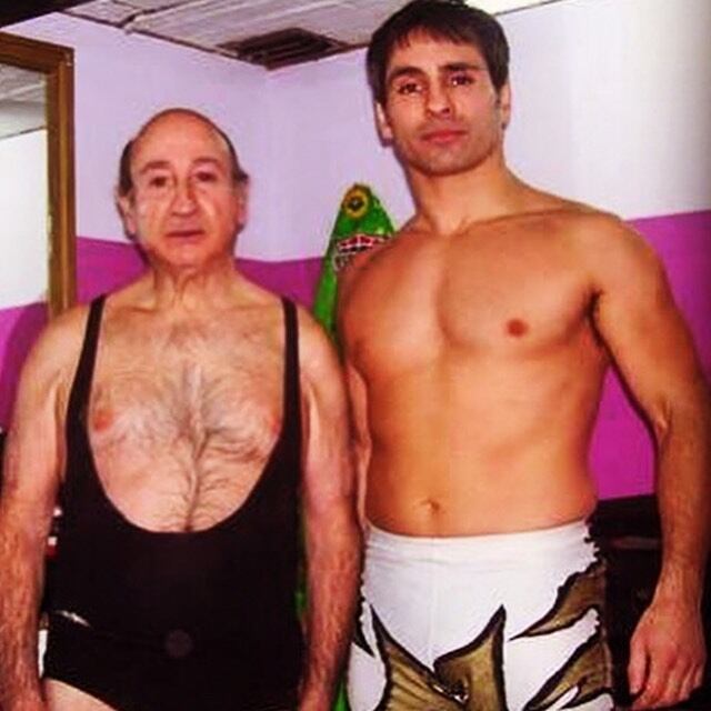 Pablo Giardina con su padre, también luchador