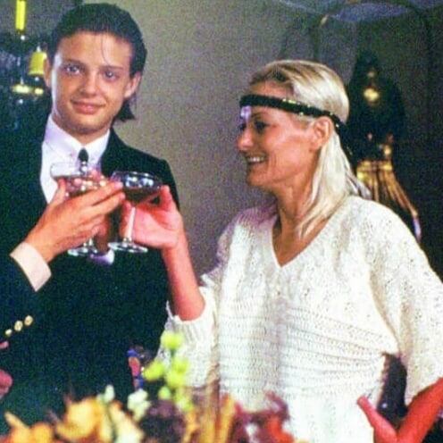 Luis Miguel y su madre, Marcela Basteri; quien desapareció misteriosamente. Fuente: Instagram @luismijoven