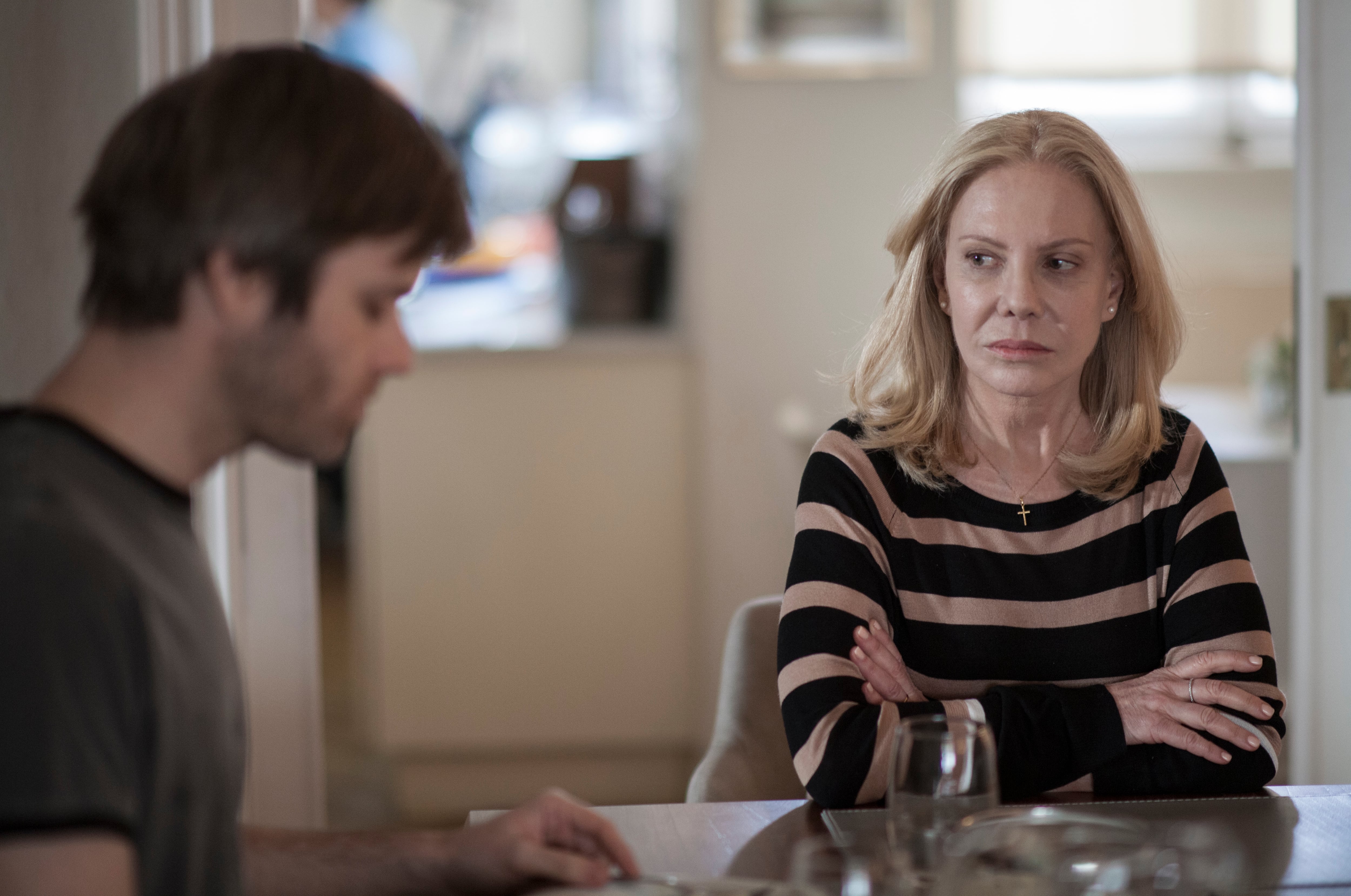 Cecilia Roth y Benjamín Amadeo, dos de los protagonistas de este drama con mucho suspenso, que recorre dos casos policiales.