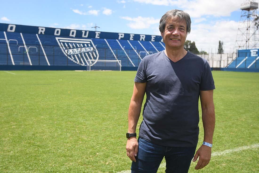 En las instalaciones del club Godoy Cruz Antonio Tomba, los socios participan de las elecciones para elegir nuevos dirigentes del club.
 Alejandro Chapini, nuevo presidente de Godoy Cruz Antonio Tomba.
foto José Gutierrez