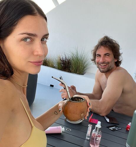 Zaira Nara y Jakob Von Plessen tomaron mate y se mostraron muy relajados.