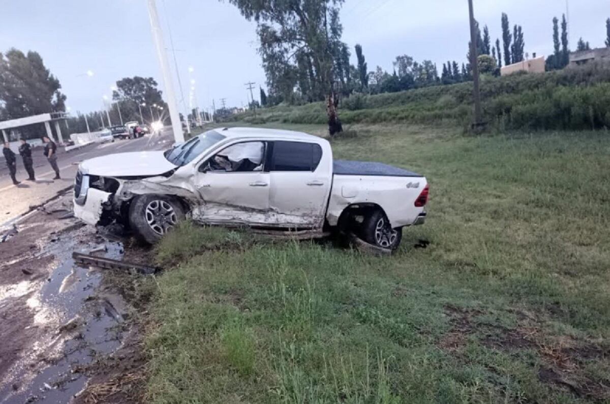 Choque con dos menores lesionados en General Alvear. La segunda camioneta involucrada en el accidente múltiple. (Prensa Ministerio de Seguridad)