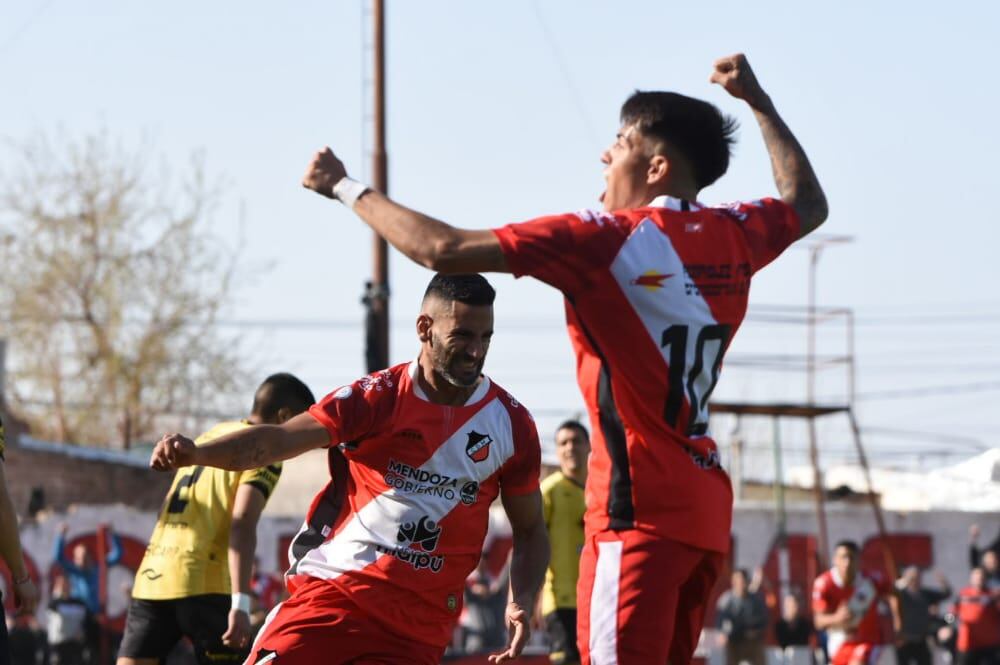 Por la 31° de la Primera Nacional, Deportivo Maipú igualó en su estadio con Deportivo Madryn por 2-2. / Mariana Villa (Los Andes).