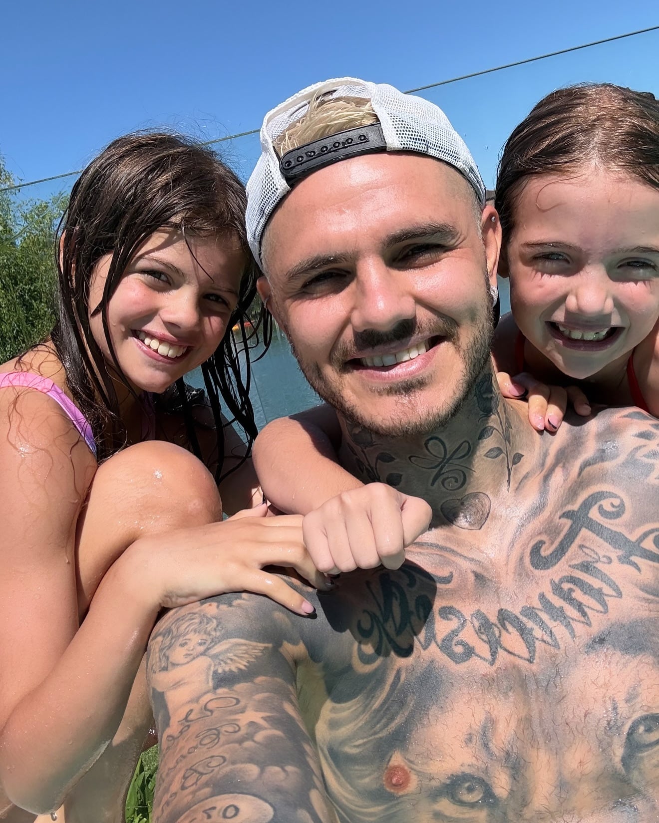 Mauro Icardi publicó fotos con sus hijas Francesca Icardi e Isabela Icardi en medio del conflicto mediático por la separación de su esposa.