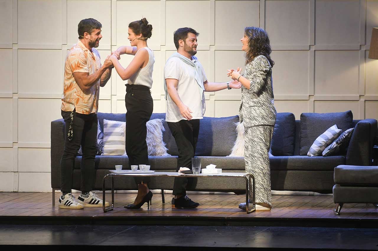 Carla Conte, Mica Riera, Pablo Rago y Luciano Castro protagonizan la obra de teatro EL DIVORCIO, presentada en el Teatro Plaza de Godoy Cruz 
Foto: José Gutierrez / Los Andes 


