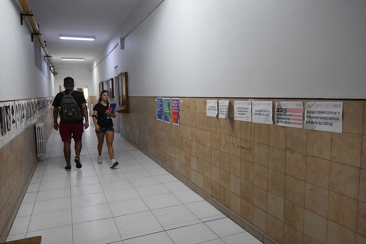 Hay 12 carreras a las que en la Universidad Nacional de Cuyo (UNCuyo) ingresan menos de 10% de quienes aspiran a ser estudiantes. 
Pasillos de la Facultad de Ciencias Médicas de la UNCuyo
Foto:José Gutierrez / Los Andes 