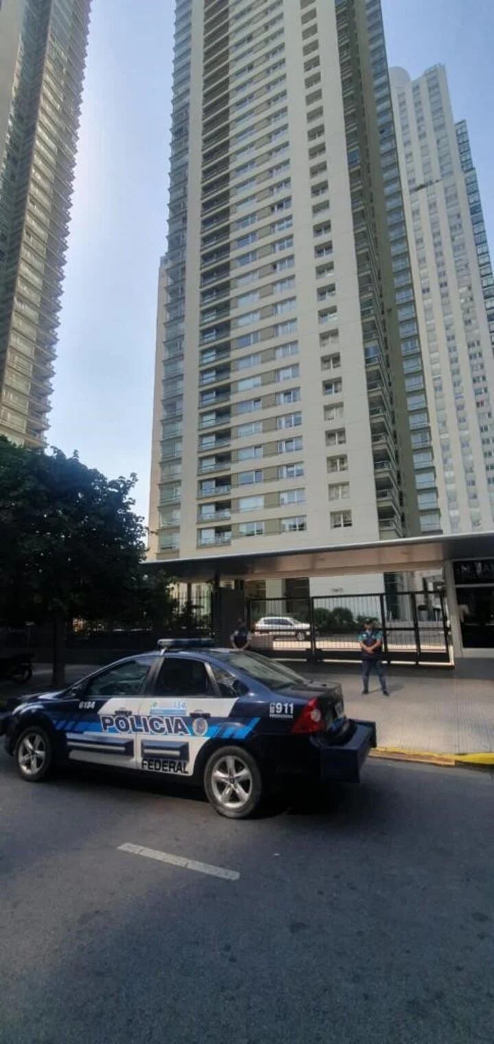 La PFA realizó allanamientos en edificios de Puerto Madero. Foto: PFA