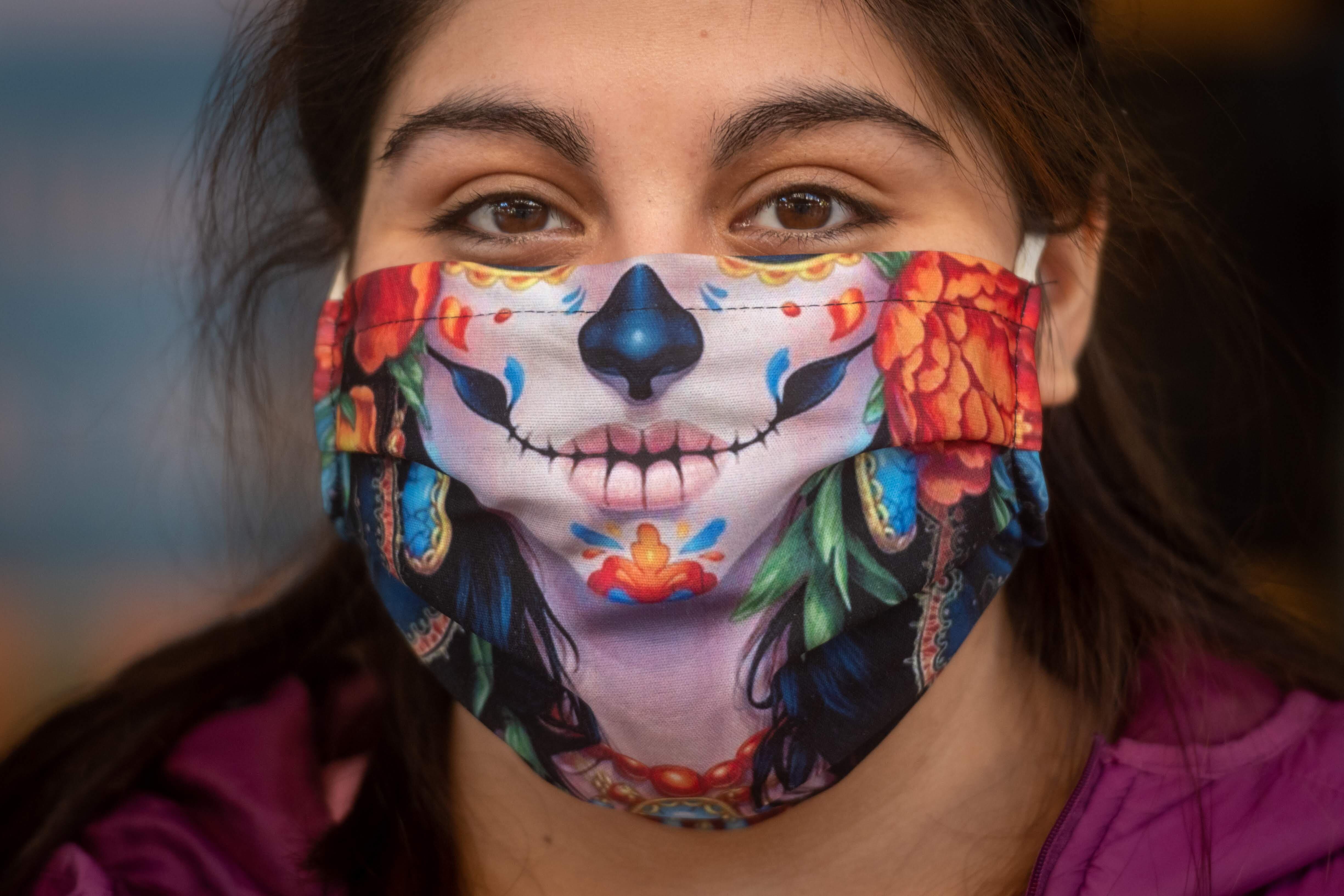 Mendoza, 19 de mayo de 2020 

Los diseños artísticos de tapabocas aparecieron por toda la provincia.  

Foto: Ignacio Blanco / Los Andes