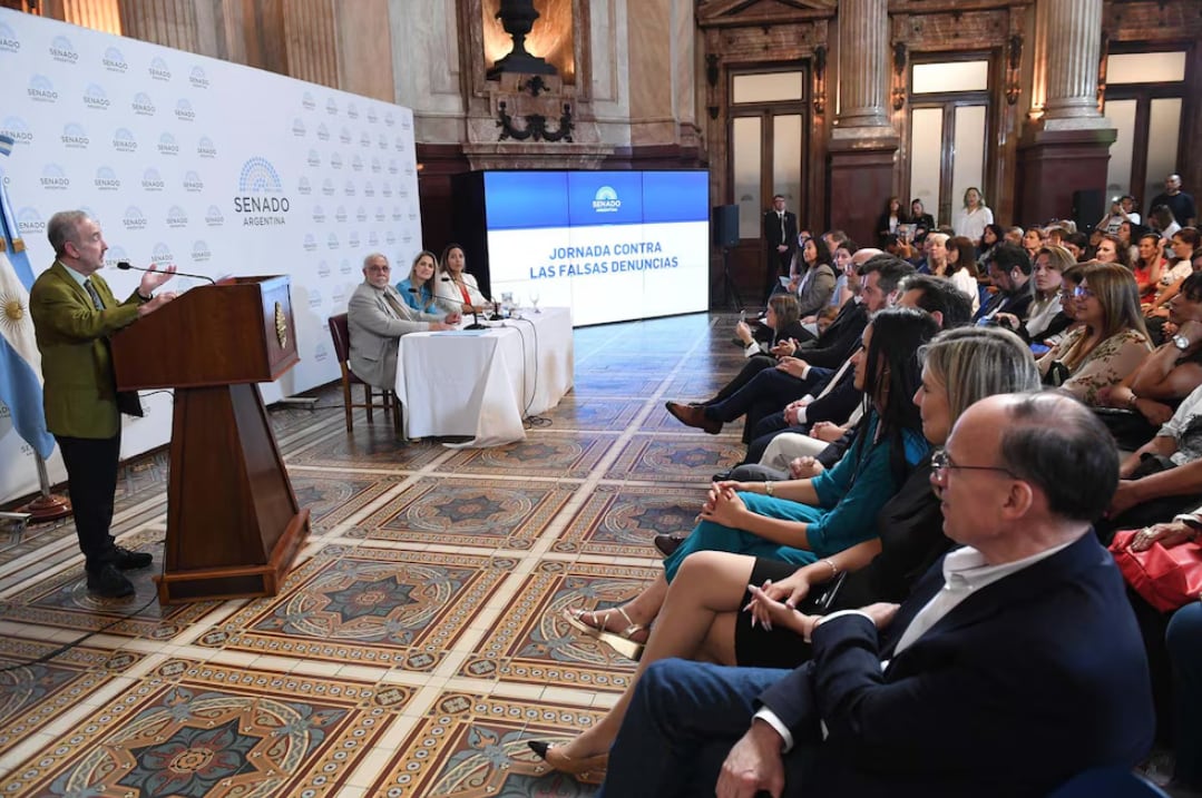 La jornada fue realizada en el Salón Azul de la Cámara alta. Foto: Prensa Senado