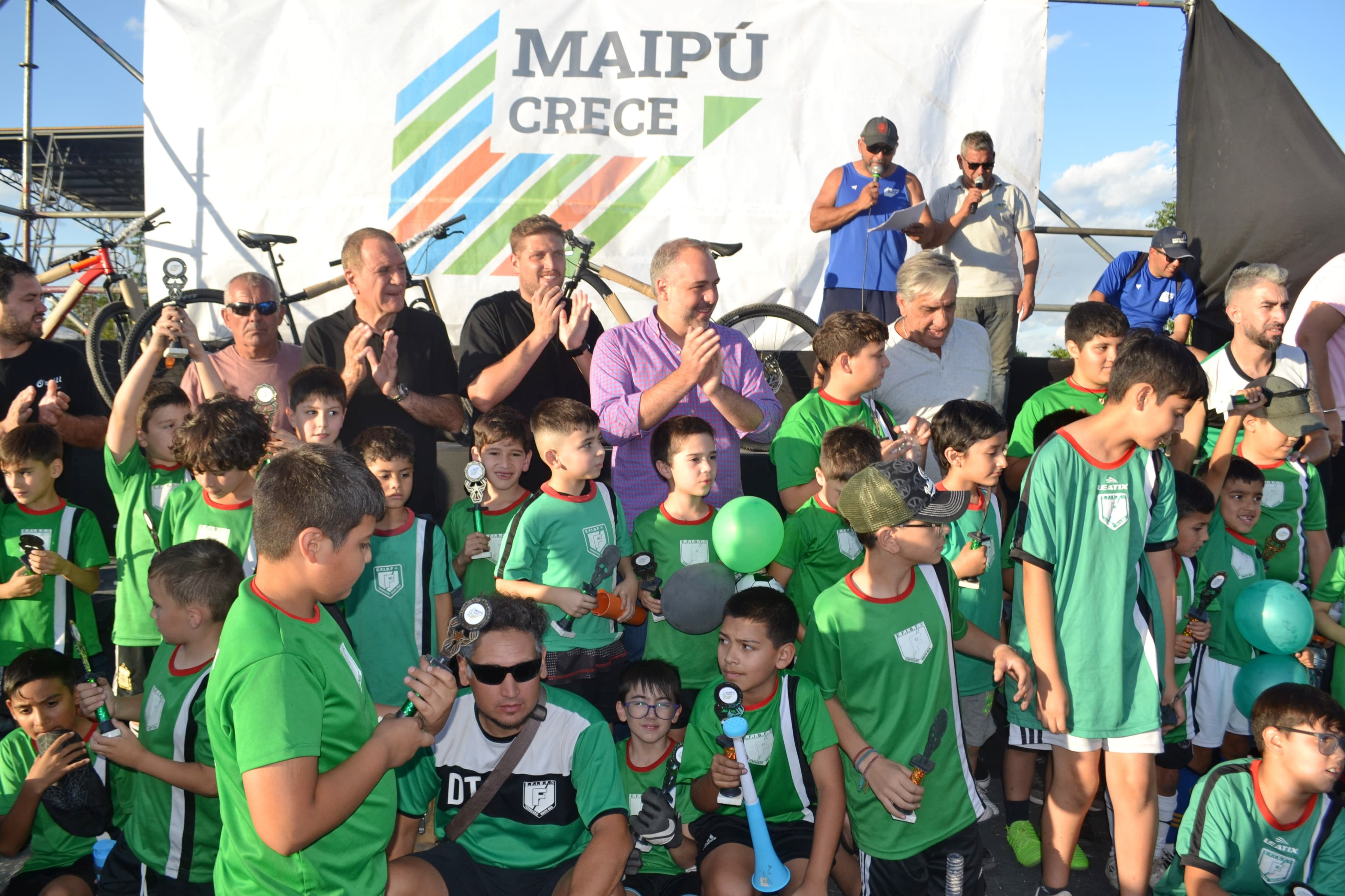 Maipú celebra el cierre de un año a puro deporte con las escuelitas de fútbol