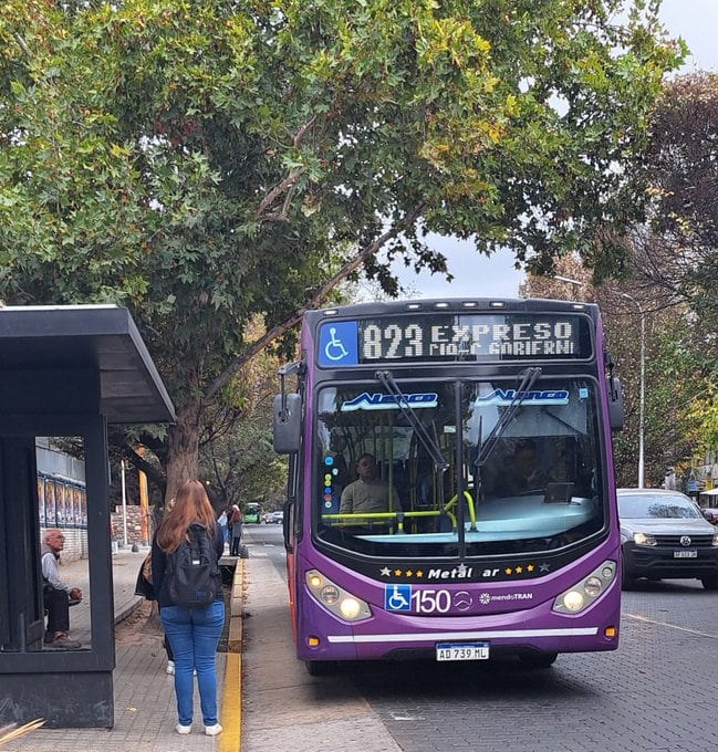 Los colectivos harán su recorrido con horarios de domingo. Foto: Twitter / @AUTAMoficial