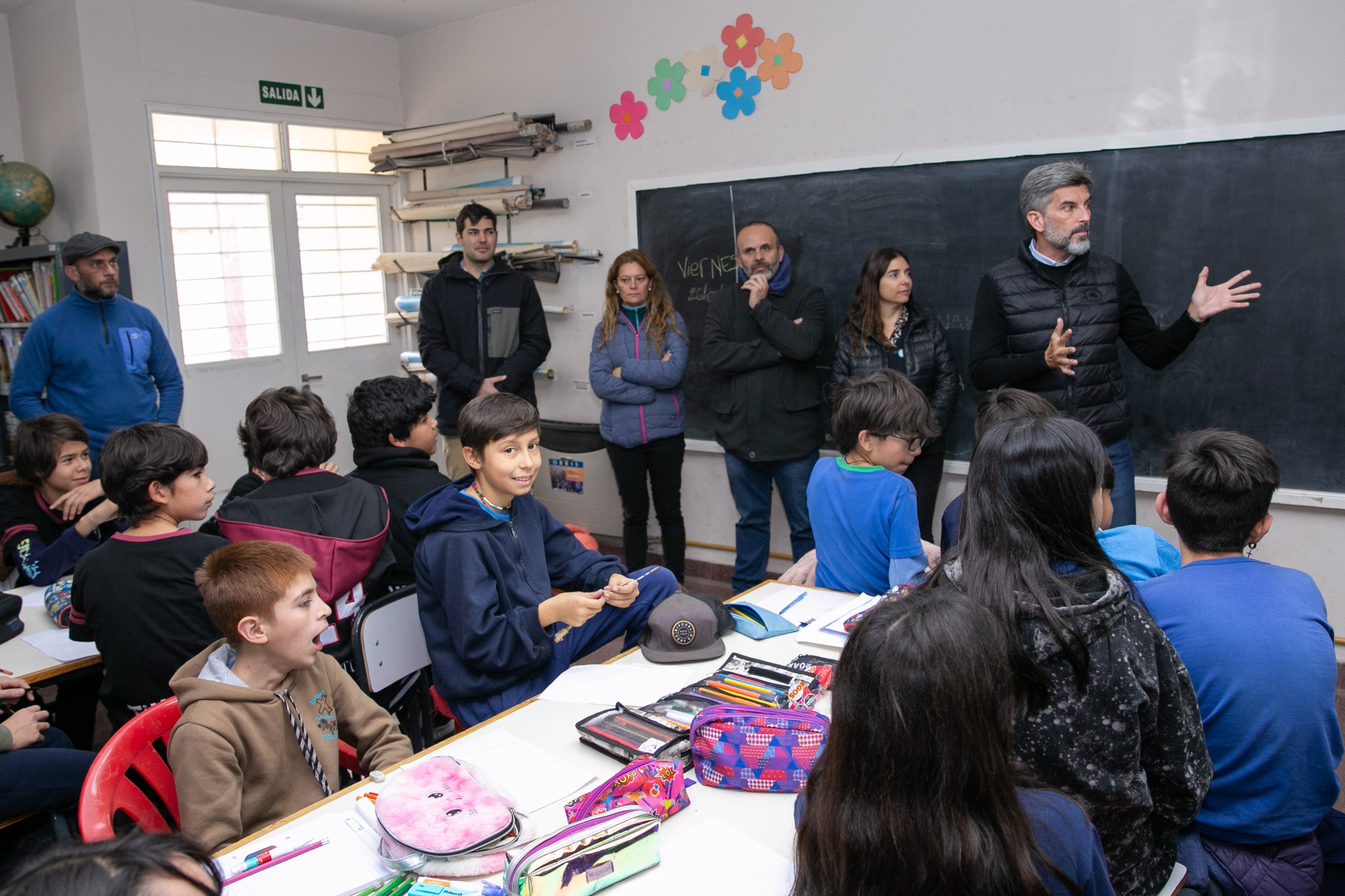 El intendente Ulpiano Suarez visitó la escuela Paroissien para conocer los proyectos que lleva adelante la institución y reforzar lazos colaborativos. Foto: Prensa Ciudad de Mendoza