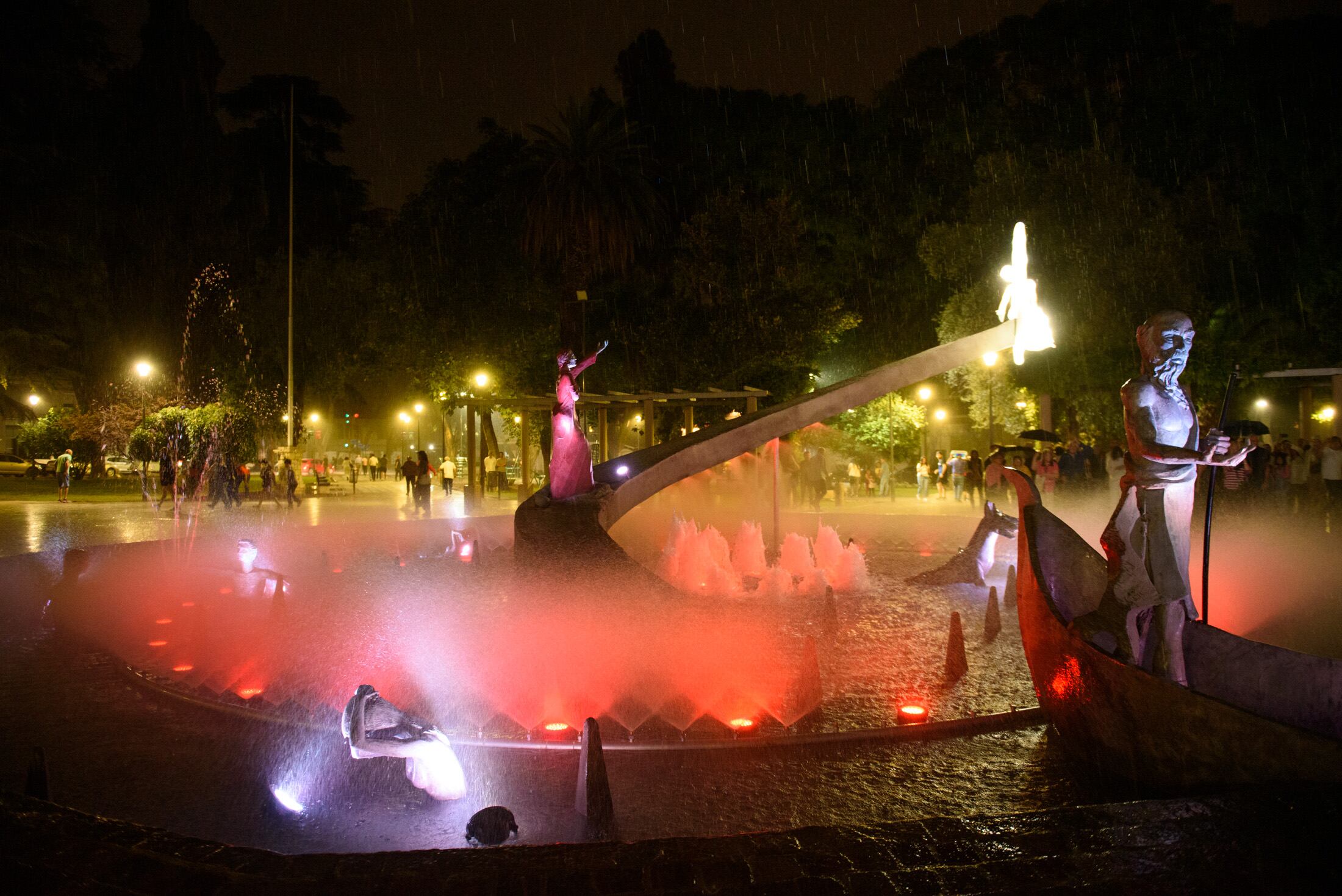 Edificios iluminados en la ciudad