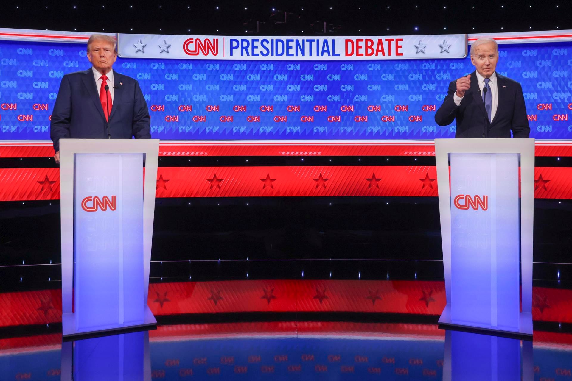 El expresidente estadounidense Donald J. Trump participa en el primer debate sobre las elecciones presidenciales de 2024 en los estudios de CNN Atlanta en Atlanta, Georgia. Foto: EFE/EPA/MICHAEL REYNOLDS