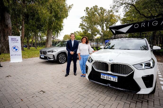 Leandro Larregina e Ivana Dip, en el sector destinado a test drives