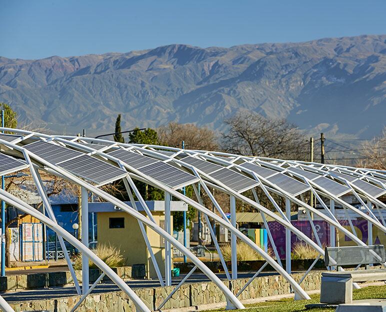 Los paneles solares del Parque Mitre.