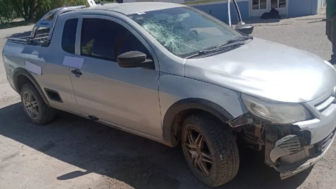 La camioneta que chocó a Micaela Blanco cuando ella circulaba en bicicleta. Foto: LM Neuquén