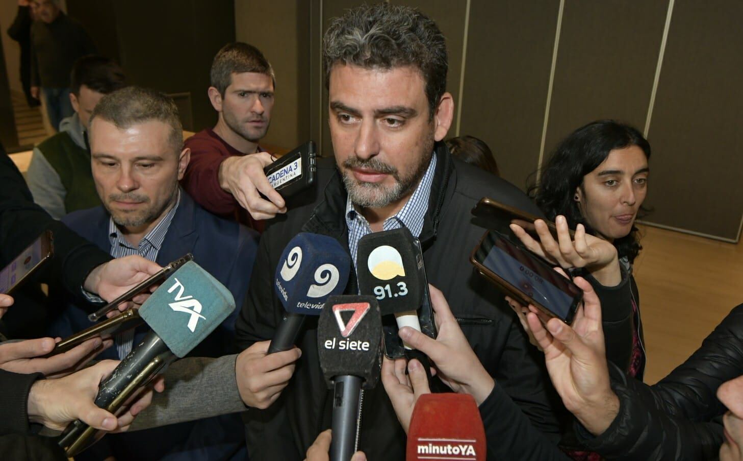 El senador Martín Kerchner en conferencia de prensa. Orlando Pelichotti / Los Andes