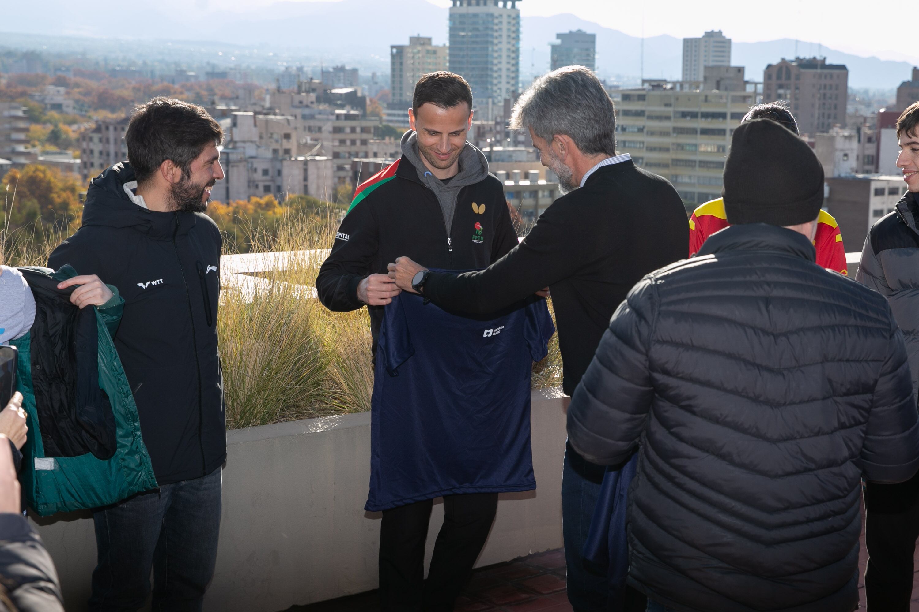 La Ciudad de Mendoza recibió a tenimesistas de élite en la Terraza Jardín Mirador.