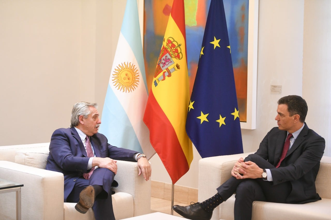 Alberto Fernández junto a Pedro Sánchez, presidente del Gobierno de España. / Foto: Presidencia