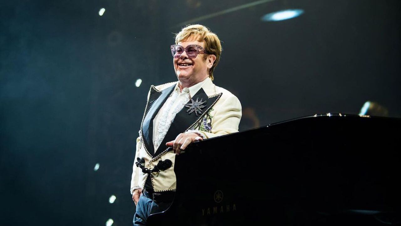 Elton John es de Aries