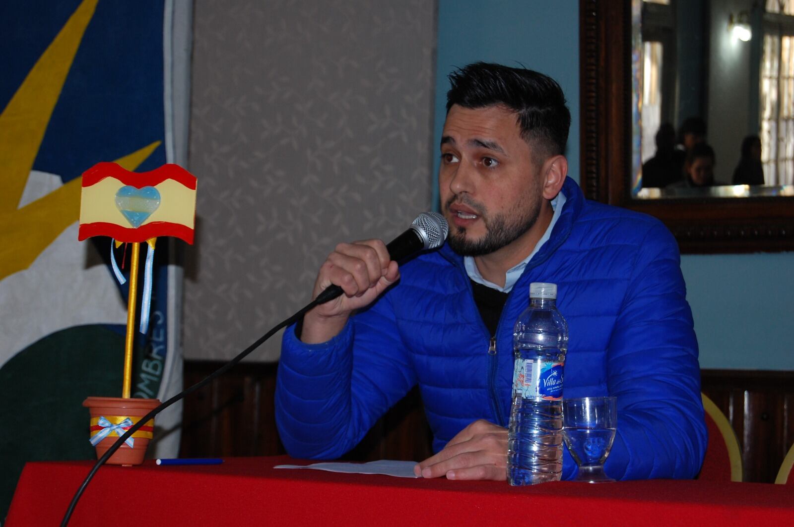 Eber Caseres, del partido "Elegí", en pleno debate. Foto: Esc. Gral. José de San Martín