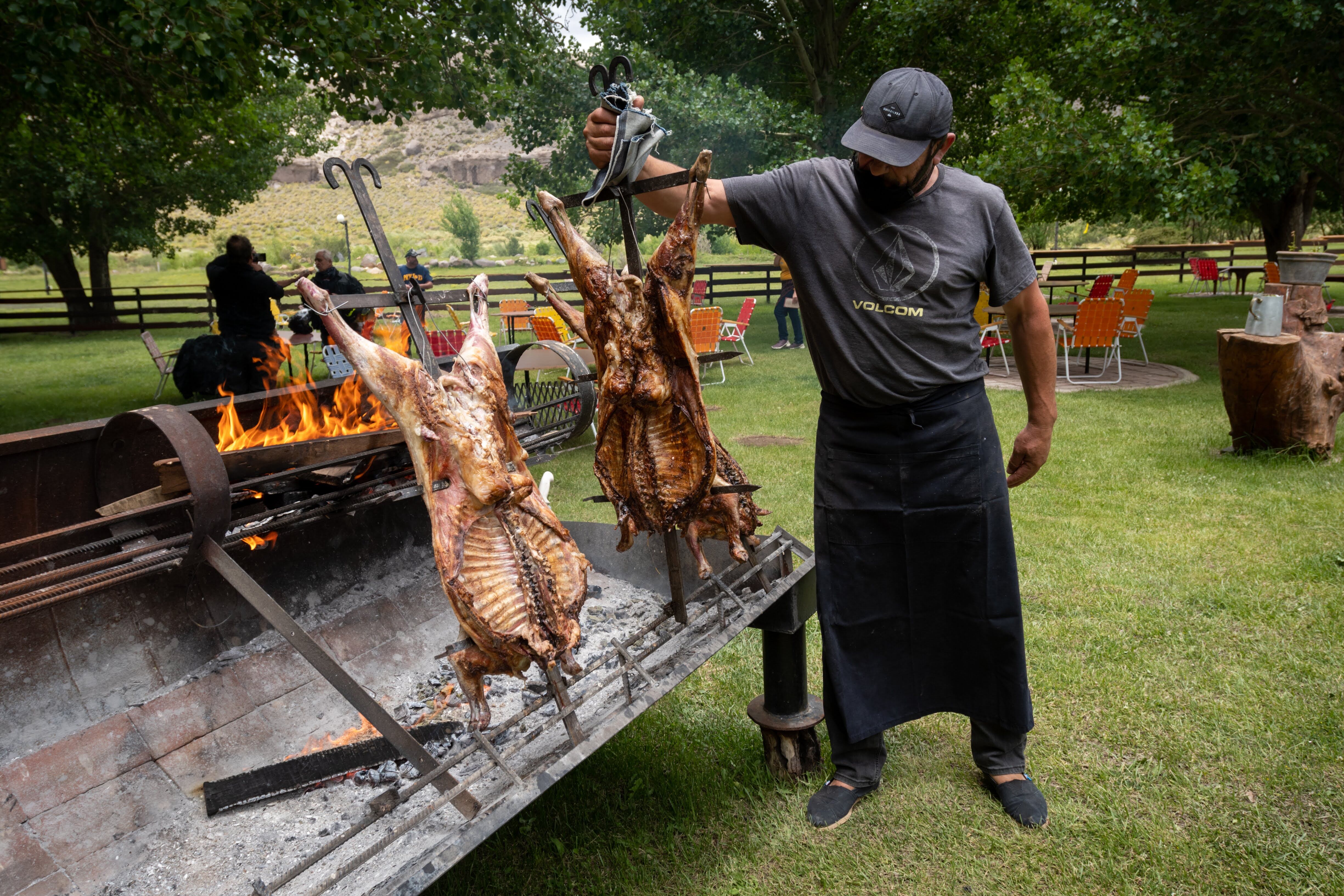 Castillos de Pincheira, restaurante Altos Sauces donde  el  chivito  Malargüino  es  el  protagonista.