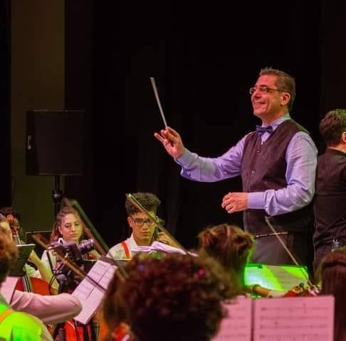 Hugo Arcidiacono, director de la Orquesta Escuela de San Martín