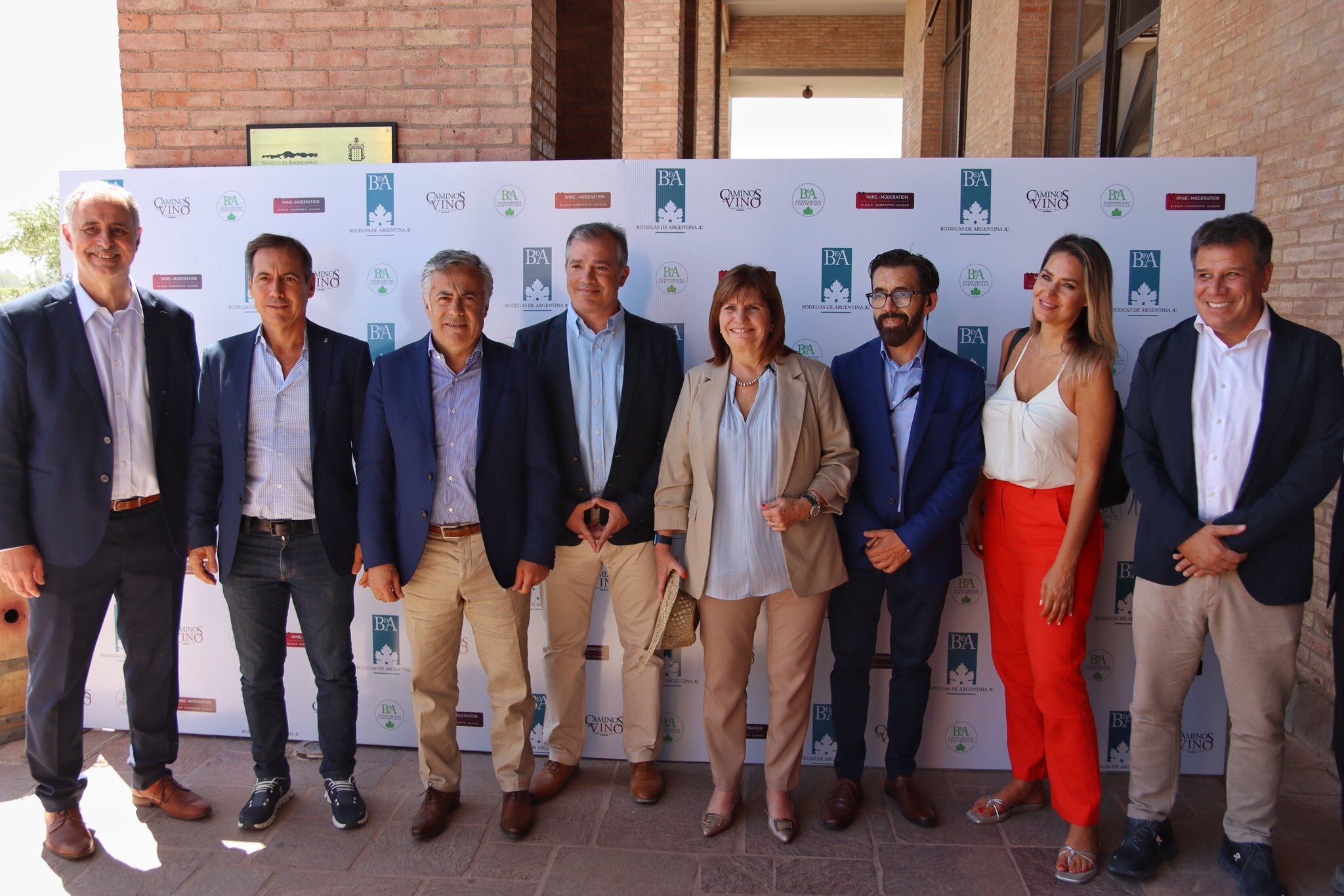  La presencia de figuras políticas provinciales y nacionales destacadas en el tradicional Agasajo de Bodegas de Argentina.